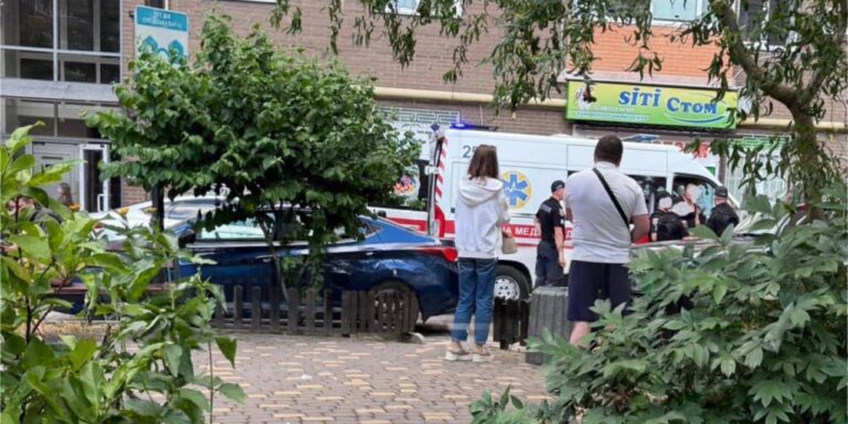 У Вінниці дівчинка випала з вікна багатоповерхівки: що відомо