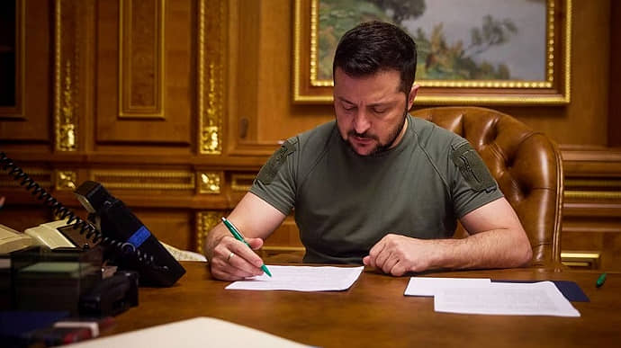 Зеленський підписав закон про множинне громадянство та про вихід із Оттавської конвенції