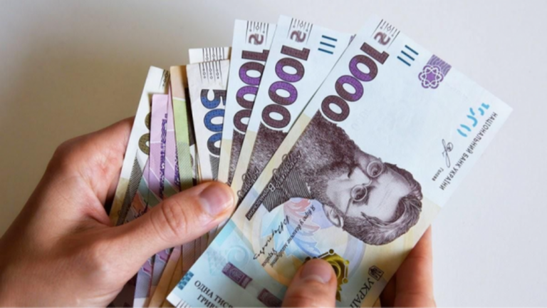 Відмовили у пенсії, бо у трудовій неправильно зазначено по батькові: що вирішив суд