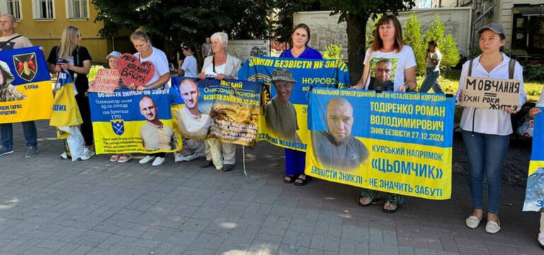 На підтримку родин зниклих безвісти військових, цивільних та дітей: у Вінниці відбулася мирна акція та хода