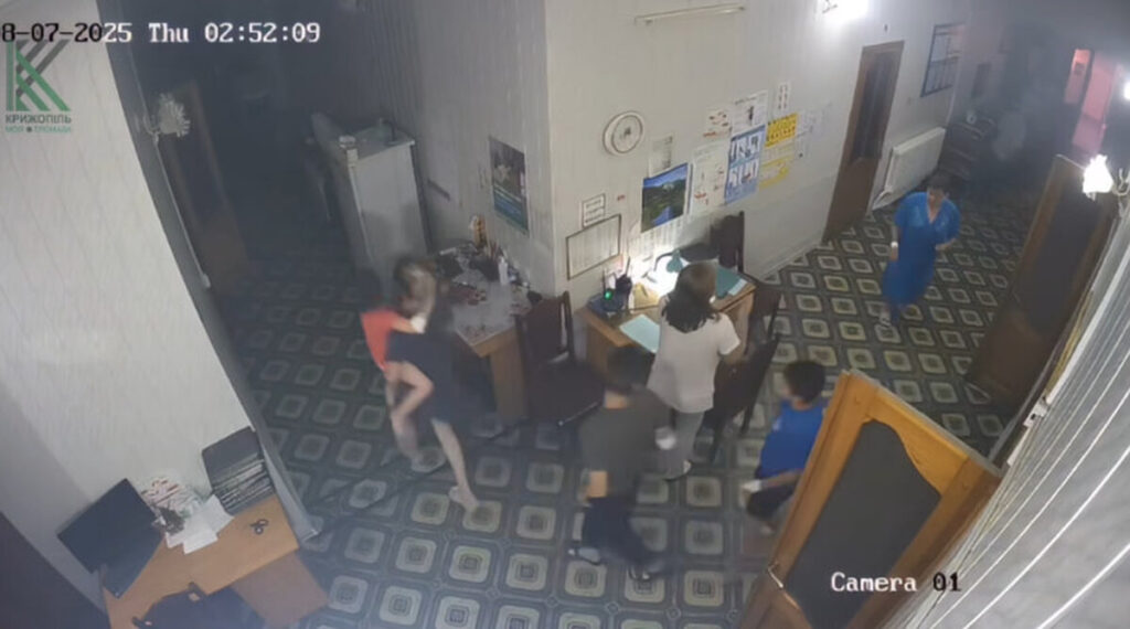 Пожежа в лікарні Крижополя: камери зафіксували момент загоряння зсередини (ВІДЕО)