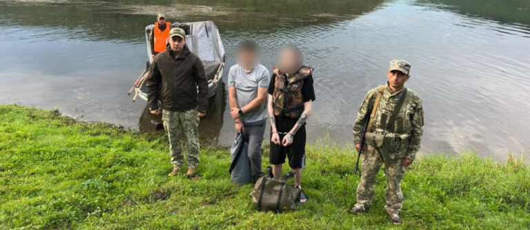 «У Молдову вплав»: прикордонники зупинили двох утікачів з Вінниччини (ВІДЕО)