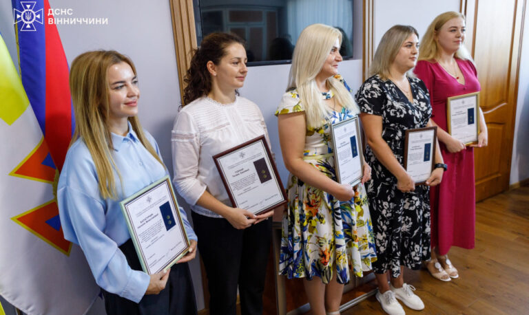 П’ятеро вінницьких рятувальниць отримали погони лейтенантів