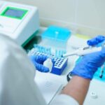 В Україні виявили новий штам коронавірусу: які симптоми