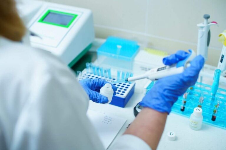 В Україні виявили новий штам коронавірусу: які симптоми