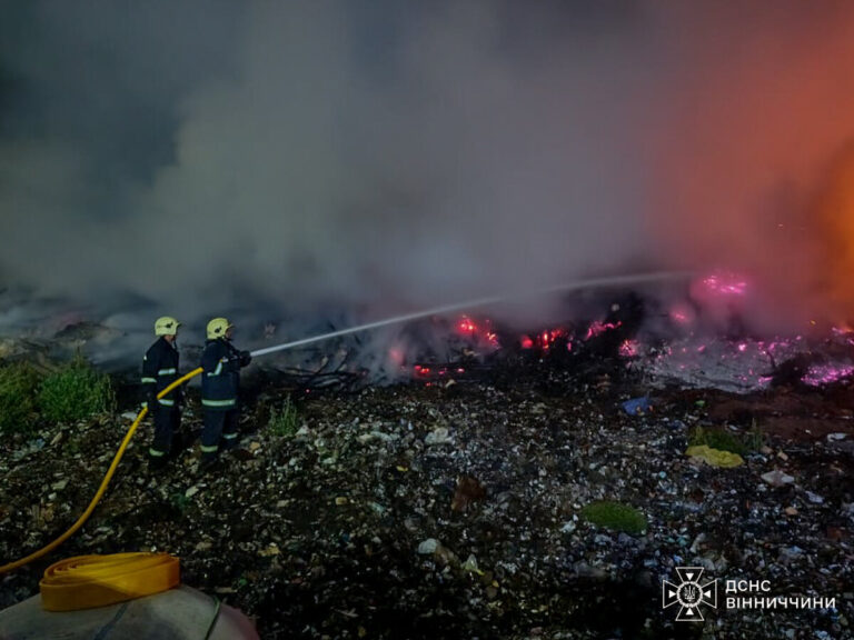 На Вінниччині горіла веранда, господарська споруда та стерня