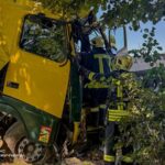 ДТП біля Калинівки: рятувальники визволили чоловіка з розтрощеної машини