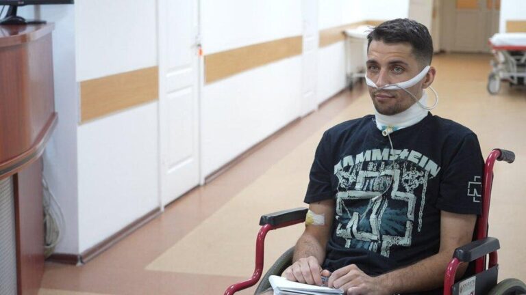 З перерізаним горлом 5 діб повз до українських позицій: неймовірна історія нацгвардійця Владислава