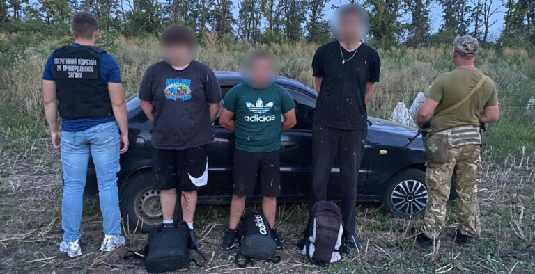 Пробирались пішки до Молдови: на кордоні Вінниччини пострілами затримали трьох чоловіків