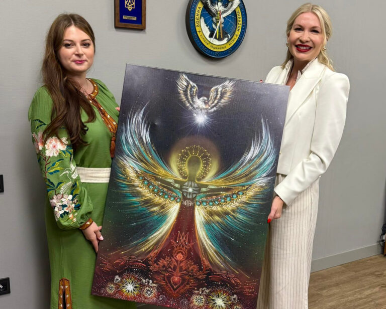 Вінницька художниця подарувала картину доньці пецпредставника президента США