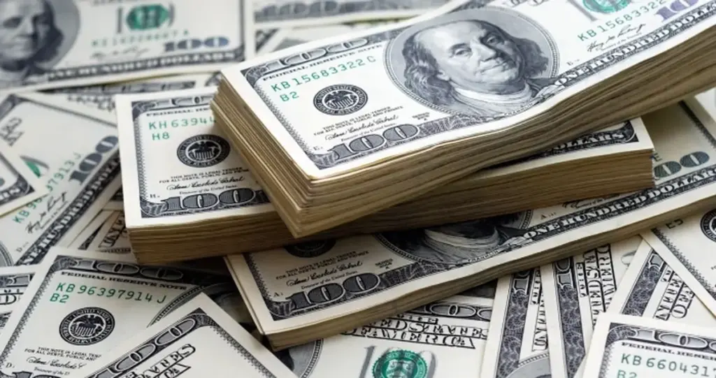Курс валют на 18 серпня: скільки коштуватимуть долар, євро і злотий