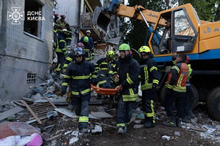 Кількість жертв вчорашньої атаки на Київ зросла до 27, серед них троє дітей