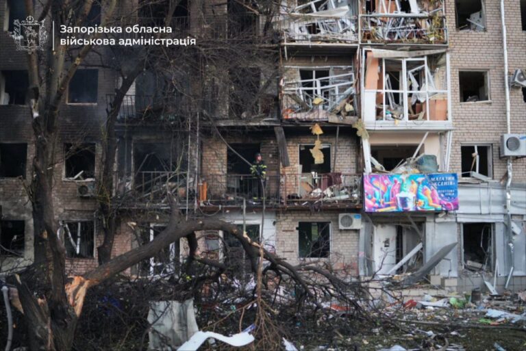 Росія атакувала Україну безпілотниками та ракетами: де пролунали вибухи