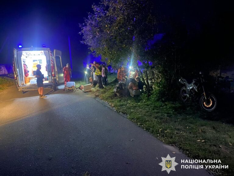 ДТП на Вінниччині: мотоцикліст та велосипедист потрапили до лікарні після зіткнення
