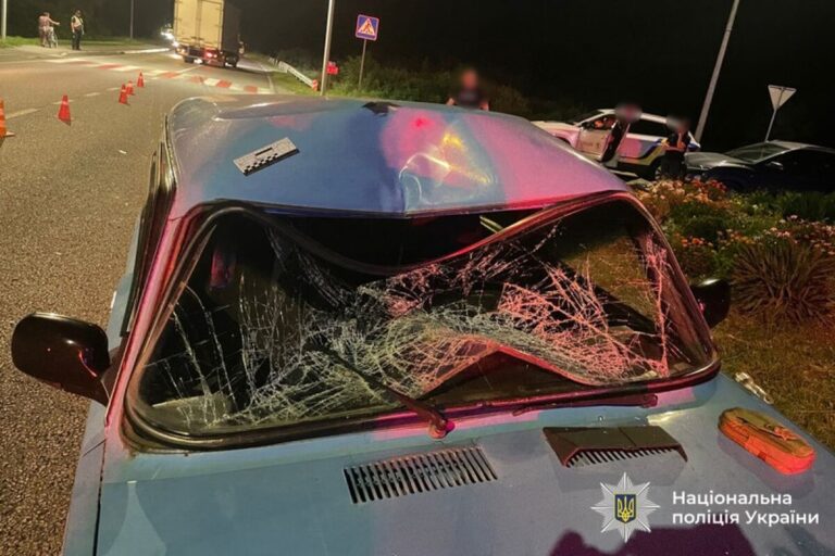 На Вінниччині під колесами автомобіля загинула велосипедистка