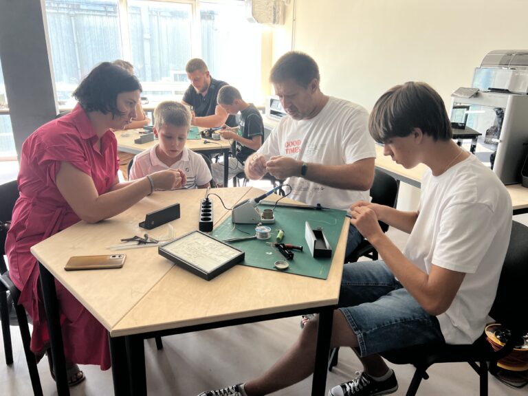 Світло сімейних мрій: у Vinnytsia Junior Science Park «Factory Dream» відбувся Family Day