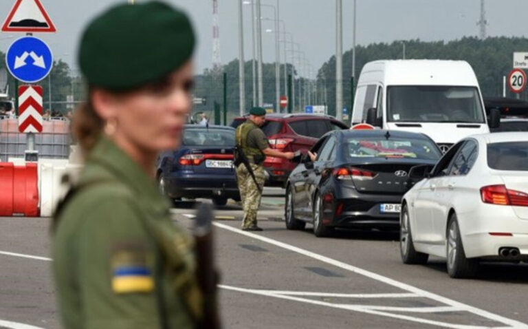 З України вже почали виїзджати чоловіки у віці до 22 років