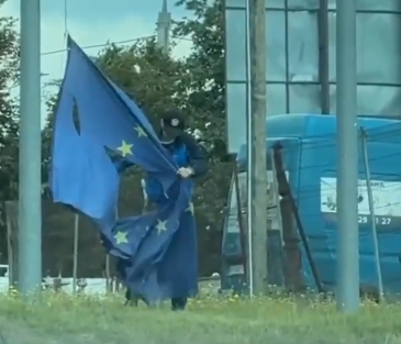 У Вінниці 18-річний мешканець Могилів-Подільського району пошкодив прапор ЄС