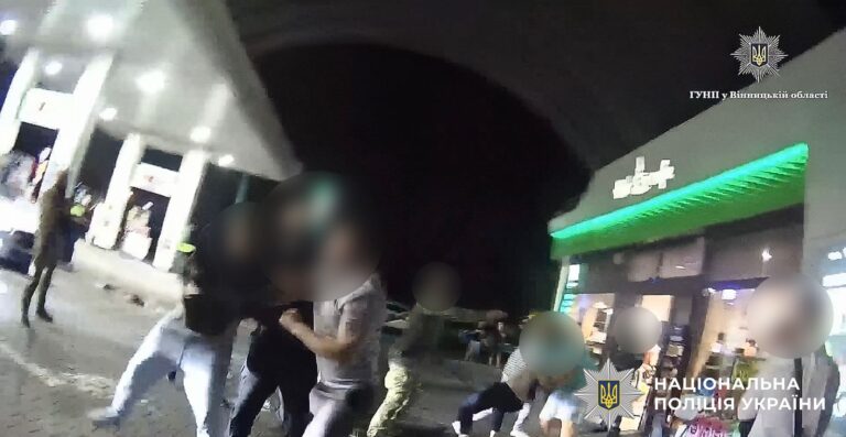 На АЗС у Вінниці стався конфлікт між поліцією та групою чоловіків