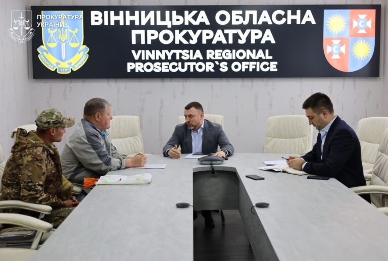 Прокурор області взяв під контроль справу військового, у якого вкрали землю й знесли будинок