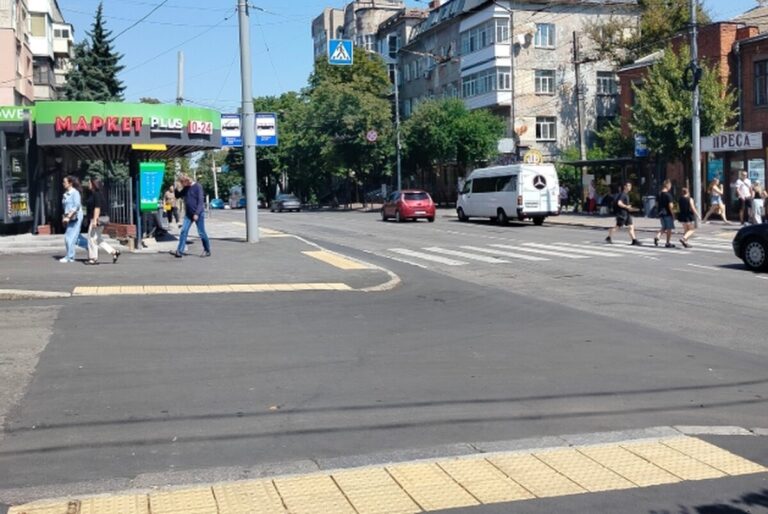 У Вінниці облаштували безбар’єрну зупинку на вулиці Грушевського