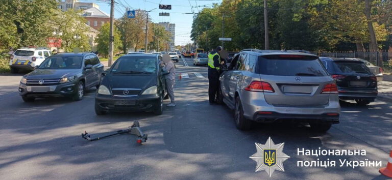 У Вінниці 11-річний хлопчик на електросамокаті потрапив під колеса Mercedes