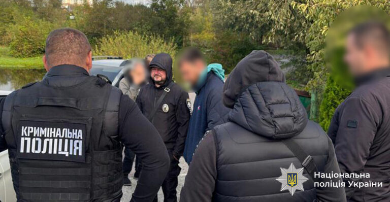 Лісова мафія на Вінниччині: поліція викрила дві групи зі збитками на мільйони (ФОТО)