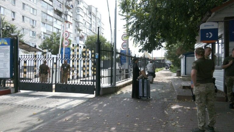 Зміни виїзду за кордон для чоловіків 18–22 років: яка ситуація на пункті пропуску на Вінниччині