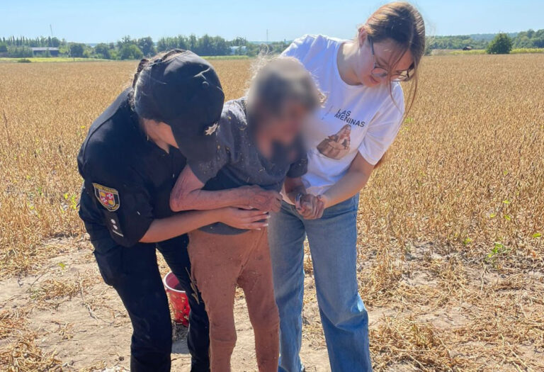 82-річна бабуся добу блукала полем: пенсіонерку з Вороновиці розшукали поліцейські