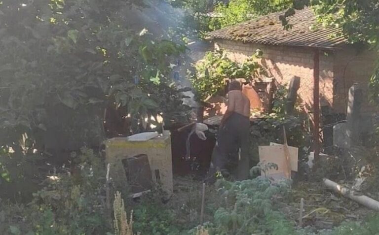 Спалював на подвір’ї меблі: у Вінниці оштрафували чоловіка