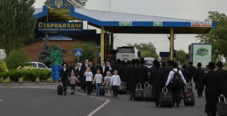 Хасиди з Умані повертаються додому: на кордоні Вінниччини утворилися черги