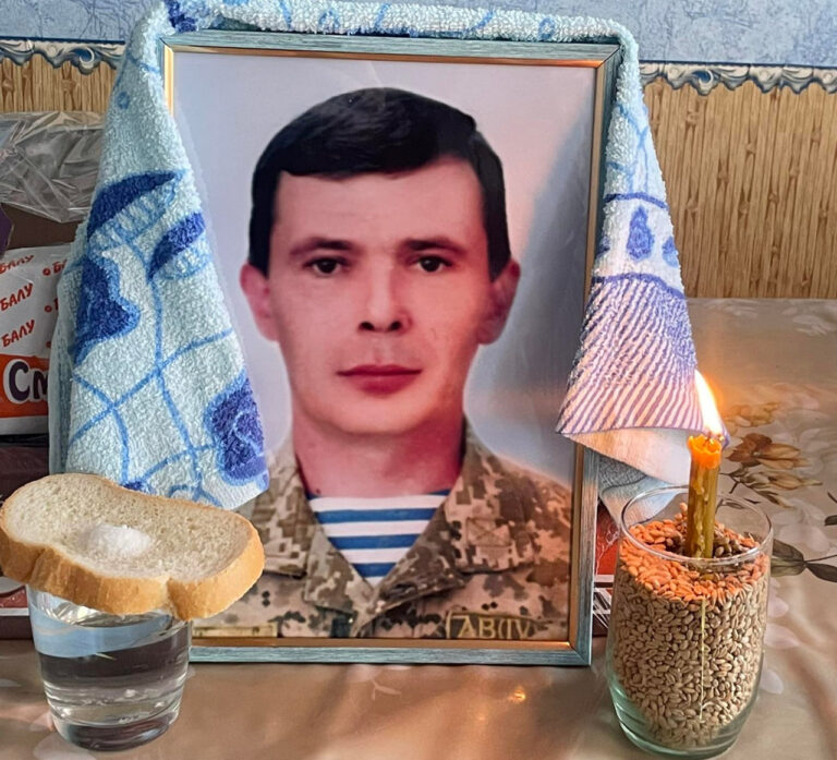 У Гайсинському районі провели в останній шлях бойового медика Валерія Меланича