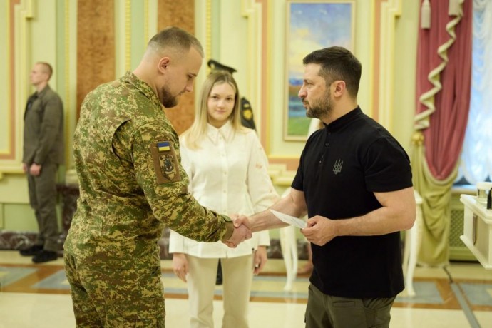 Герой України з Вінниччини в отримав сертифікат на квартиру від президента
