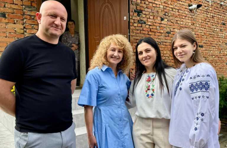 У Жмеринці придбали просторий будинок для родини, яка виховує п’ятьох сиріт (ФОТО)