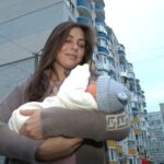 У Чернігові жінка народила сина під під’їздом: історія Любові та маленького Сашка