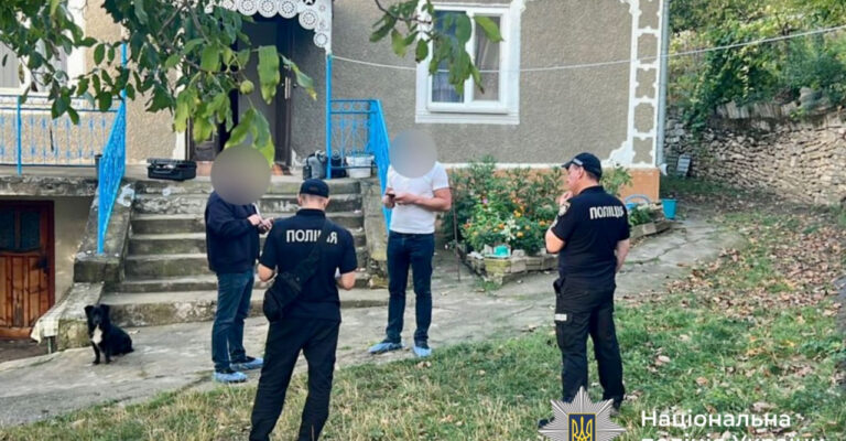 Не позичила грошей: у Ямполі чоловік вбив пенсіонерку табуретом