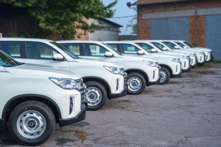 Міжрегіональний координаційний гуманітарний штаб передав трьом військовим підрозділам 400 FPV-дронів та вісім позашляхов