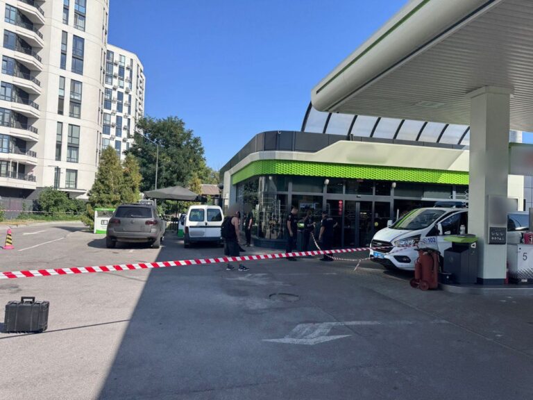 Побили 24-річного хлопця біля АЗС: у Вінниці затримали двох хуліганів