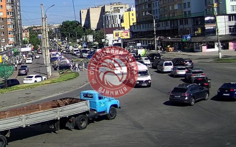 У Вінниці призупинено рух тролейбусів через обрив контактної мережі по вул Київській