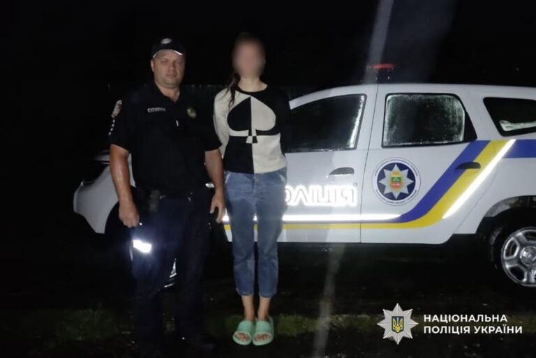 Зниклу 14-річну дівчину з Вінниччини знайшли на зупинці в Хмельницькій області