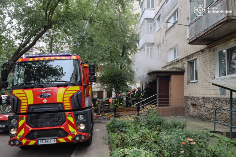 У Вінниці рятувальники оперативно ліквідували пожежу у багатоповерхівці