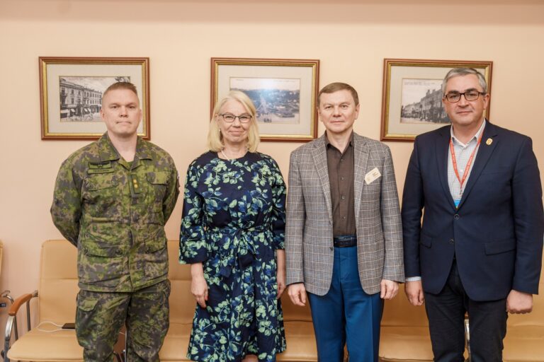 Обговорили співпрацю у медицині, реабілітації та безпеці: у Вінниці перебувала делегація з Фінляндії
