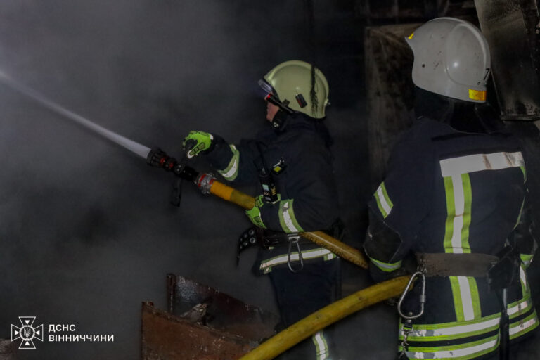 Наслідки удару РФ по Вінниччині: виникла пожежа на об’єкті критичної інфраструктури (ФОТО)