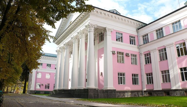 Кому поступився місцем Вінницький медуніверситет імені Пирогова за кількістю зарахованих студентів?