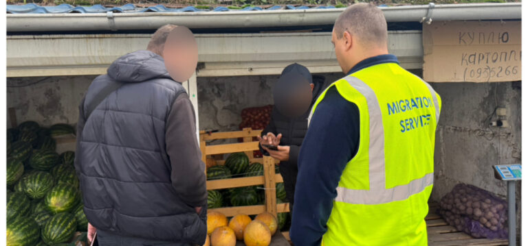Операція «Мігрант» на Вінниччині: іноземців перевіряли просто на ринках