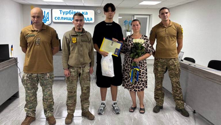 Віддав життя за Україну: сину воїна з Турбівської громади вручили посмертну нагороду батька