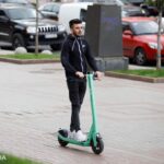 У центрі одного з міст України незабаром заборонять їздити електросамокатами