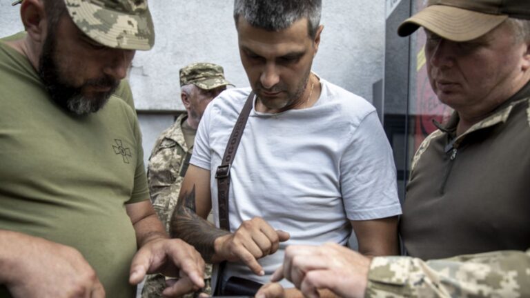 Прозора мобілізація: працівники ТЦК та СП носитимуть бодікамери
