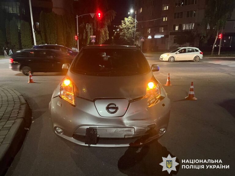 ДТП на перехресті у Вінниці: постраждав 17-річний мотоцикліст