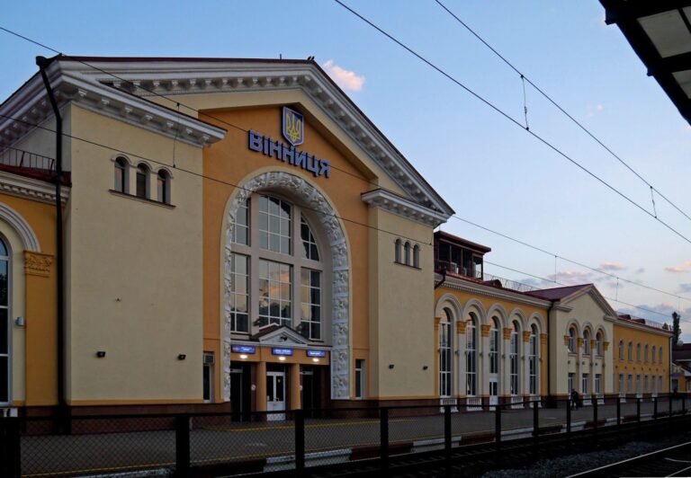 Замінував залізничний вокзал у Вінниці: поліція Тростянця затримала підозрюваного